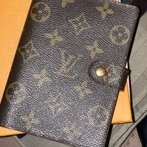 Lv monogram agenda pm size
